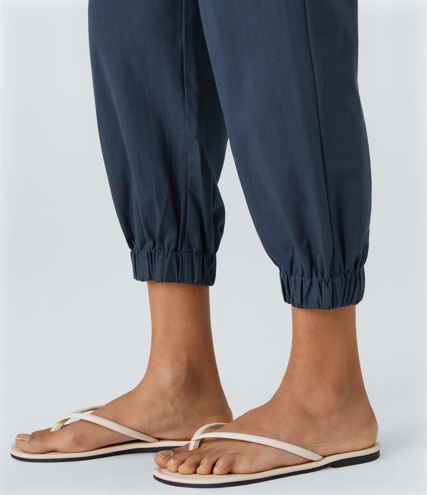 Marianne | Katoenen Broek met Knopen, Rits en Praktische Zakken