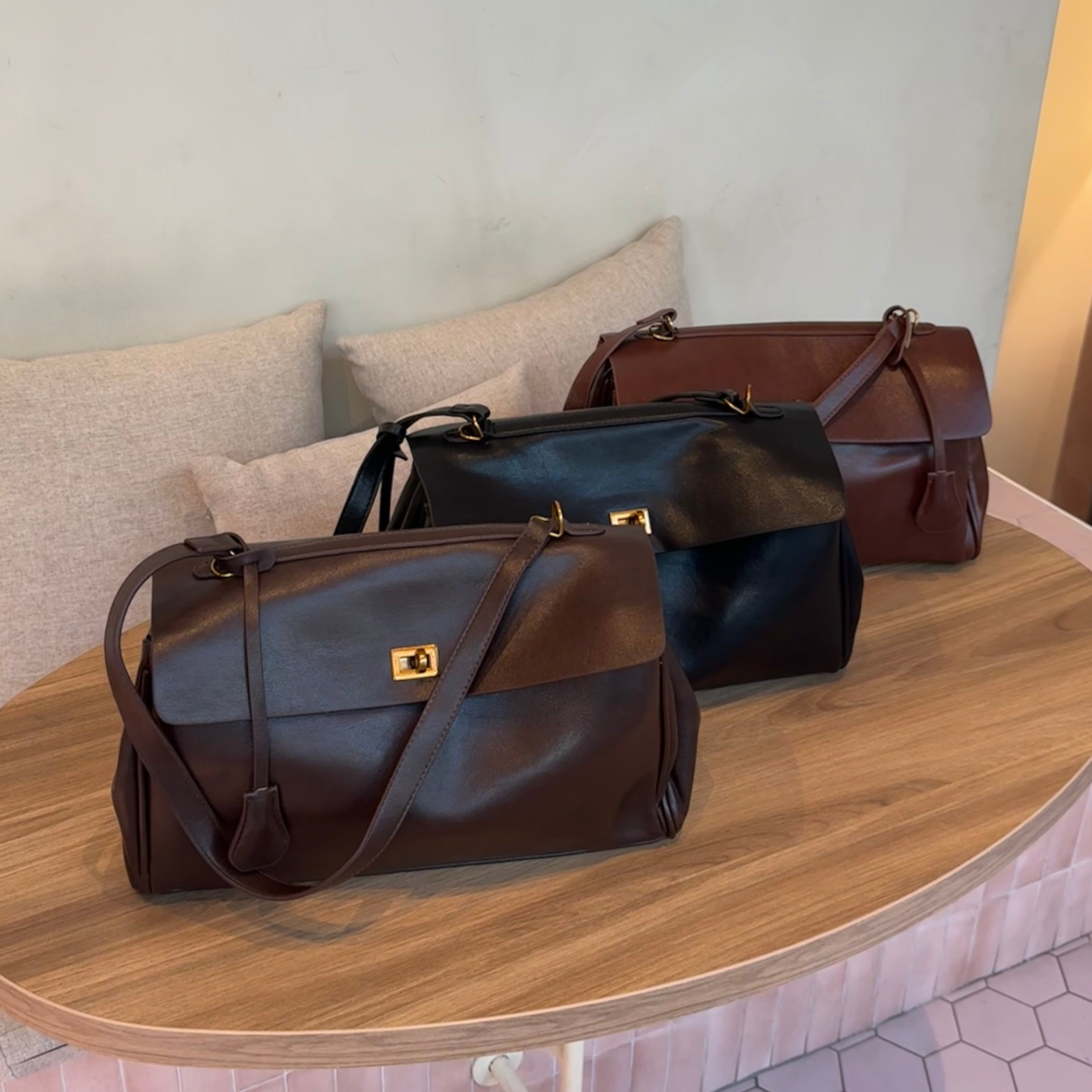 Marijke | Tijdloze Vegan Leather Tas Met Lucky Charm & Vintage Look