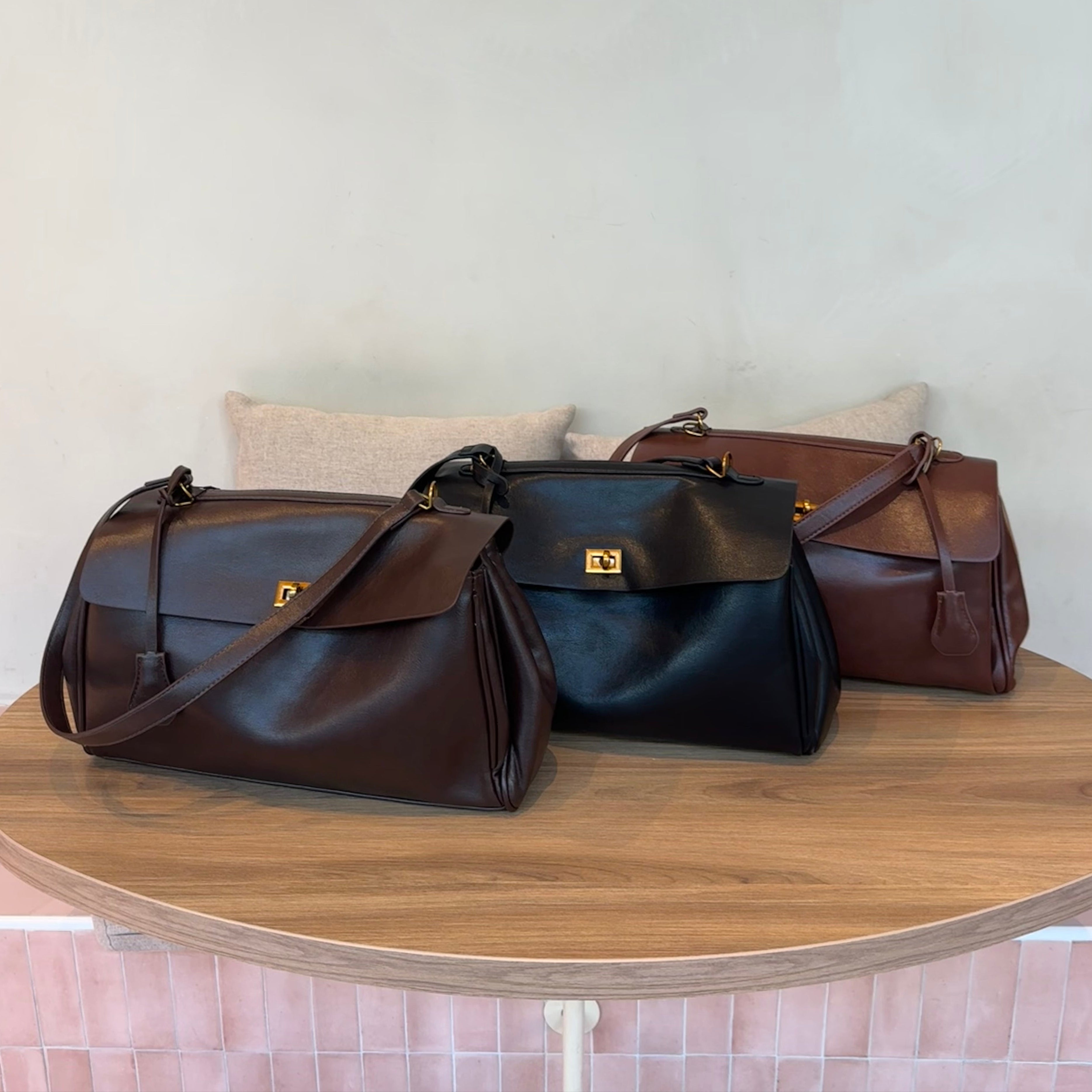 Marijke | Tijdloze Vegan Leather Tas Met Lucky Charm & Vintage Look