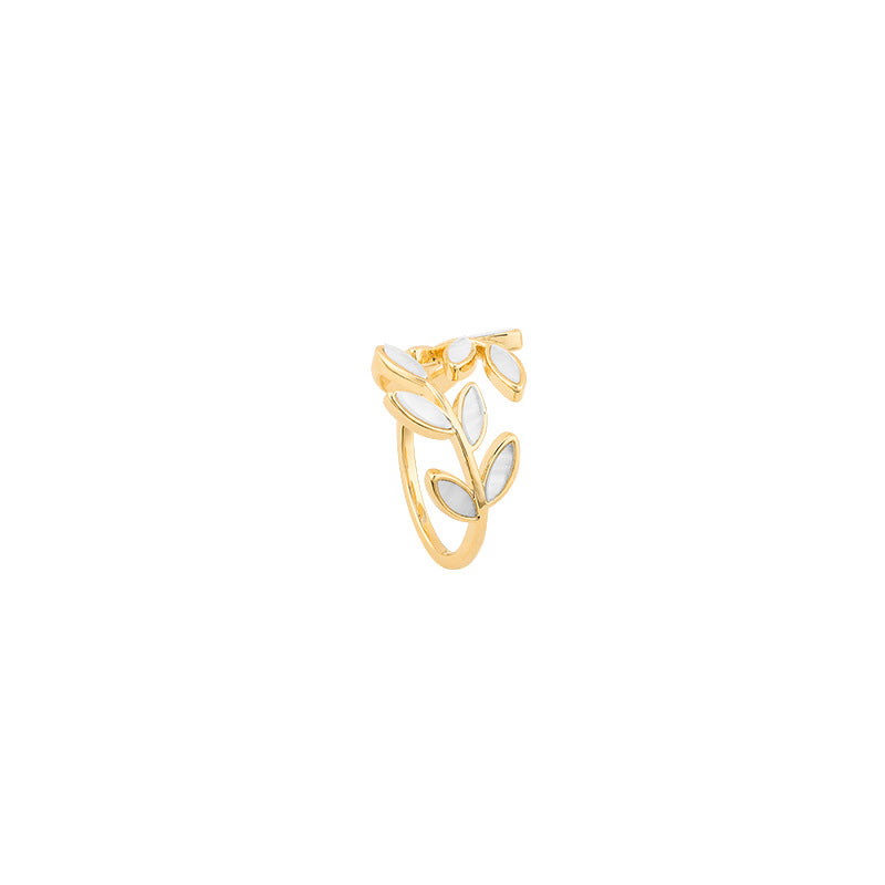 Verstelbare gouden ring met blad en witte opaal