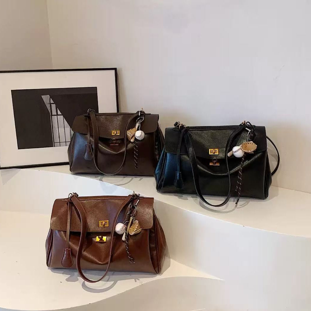 Marijke | Tijdloze Vegan Leather Tas Met Lucky Charm & Vintage Look