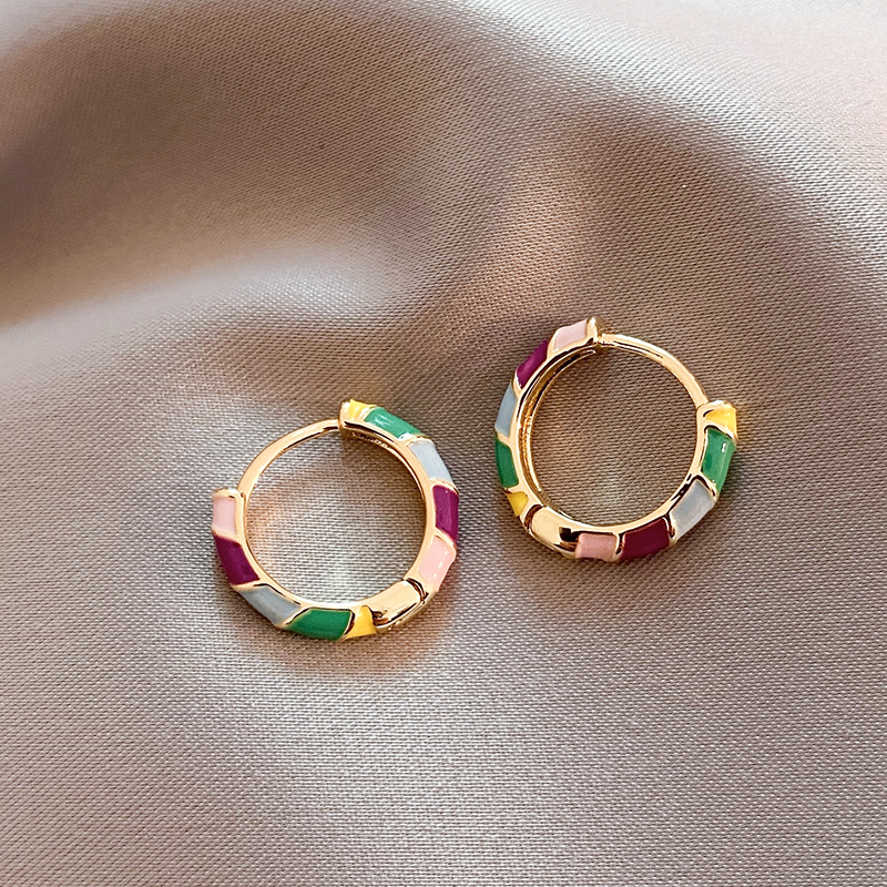 Elegante gouden emaille oorbellen